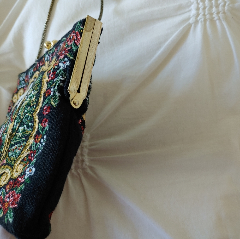 Du-Val vintage girl & scenery tapestry purse with snake chain Hong Kong - Picture 5 of 16